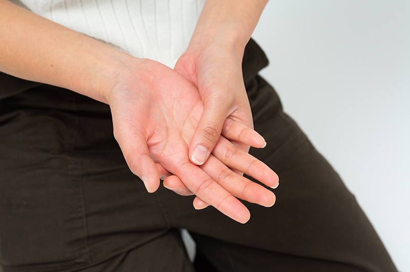 頭痛や手足の痺れなどの症状もある時は要注意